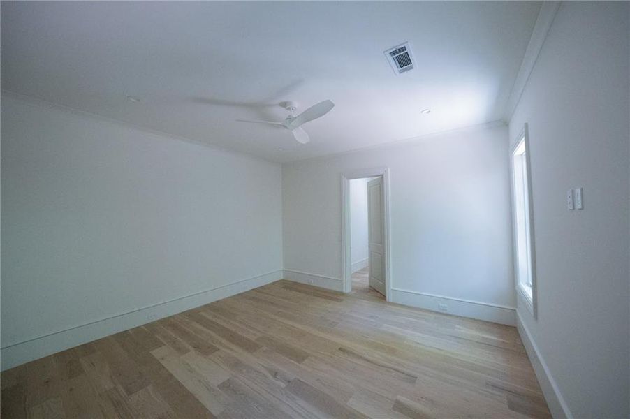 Spacious, unfurnished interior of a new home in Blue Heron Walk, Atlanta (Image 14).