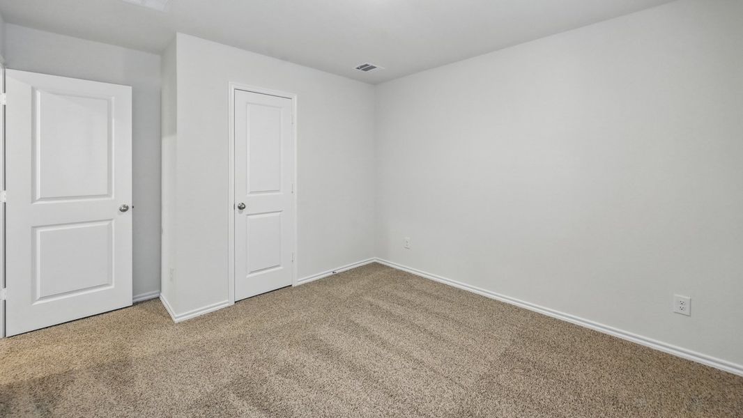 Spacious, unfurnished interior of a new home in Saddlebrook, Waxahachie (Image 12).