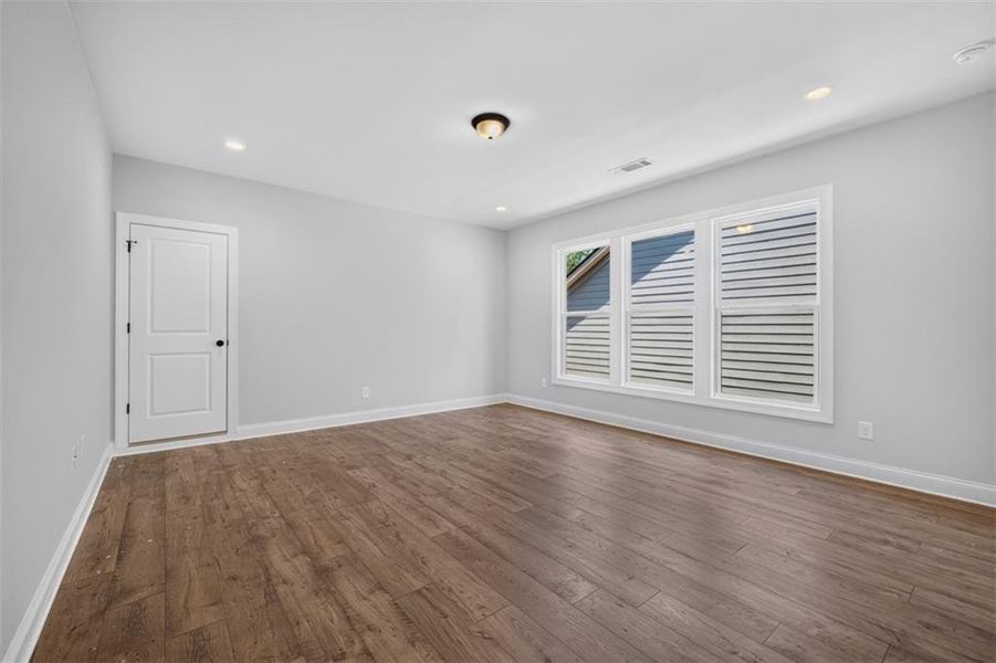 Spacious, unfurnished interior of a new home in , Flowery Branch (Image 73).
