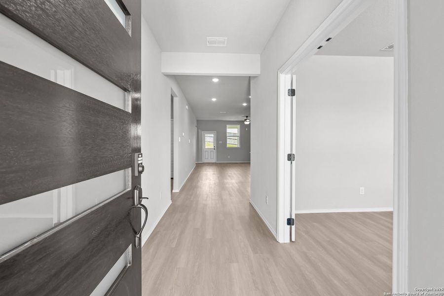 Spacious, unfurnished interior of a new home in Comanche Ridge, San Antonio (Image 22). Spacious, unfurnished interior of a new home in Comanche Ridge, San Antonio (Image 22).