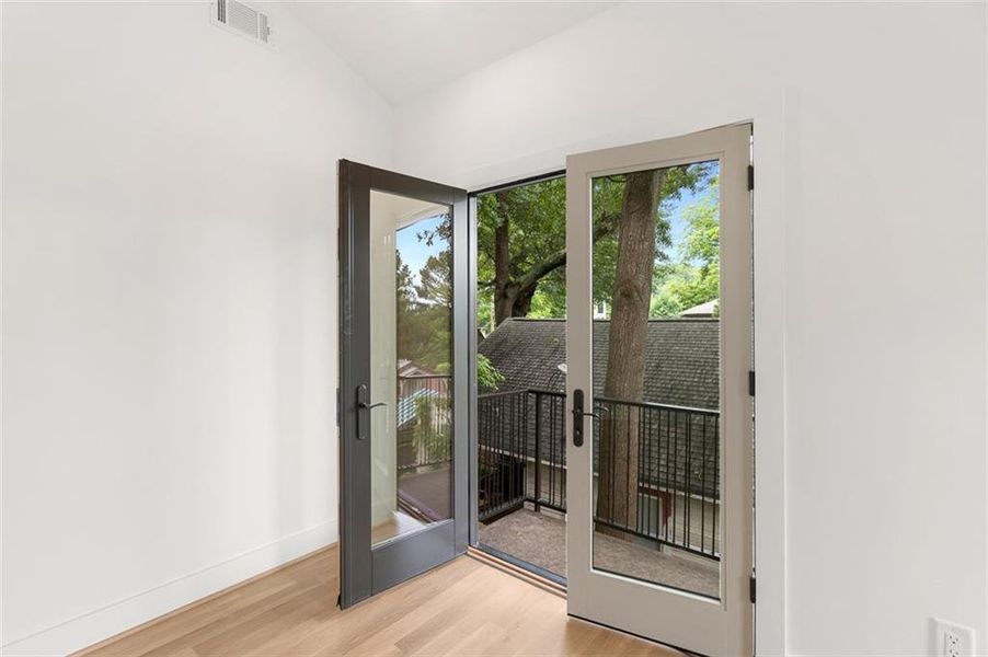Spacious, unfurnished interior of a new home in , Atlanta (Image 51).