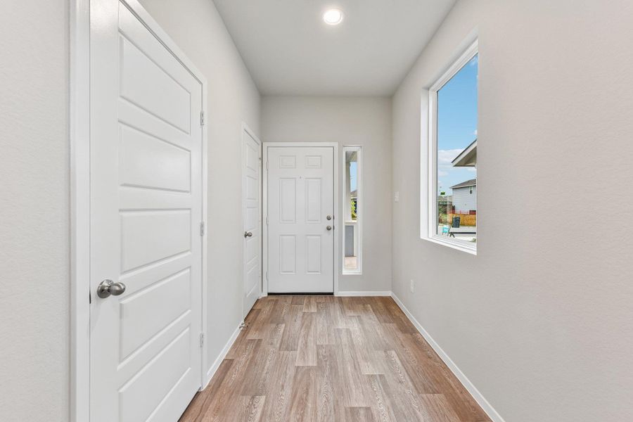 Spacious, unfurnished interior of a new home in Hymeadow, San Marcos (Image 22). Spacious, unfurnished interior of a new home in Hymeadow, San Marcos (Image 22).