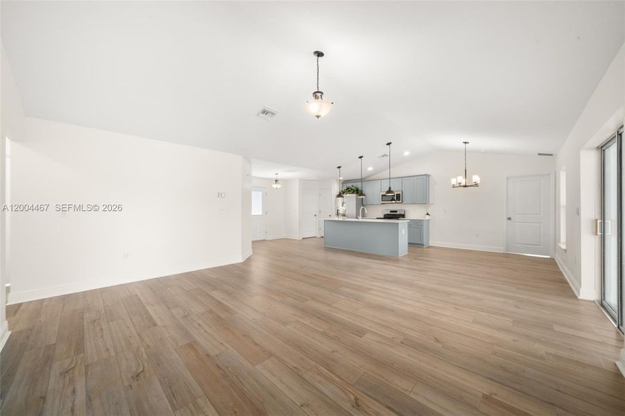 Spacious, unfurnished interior of a new home in , Sebring (Image 15).