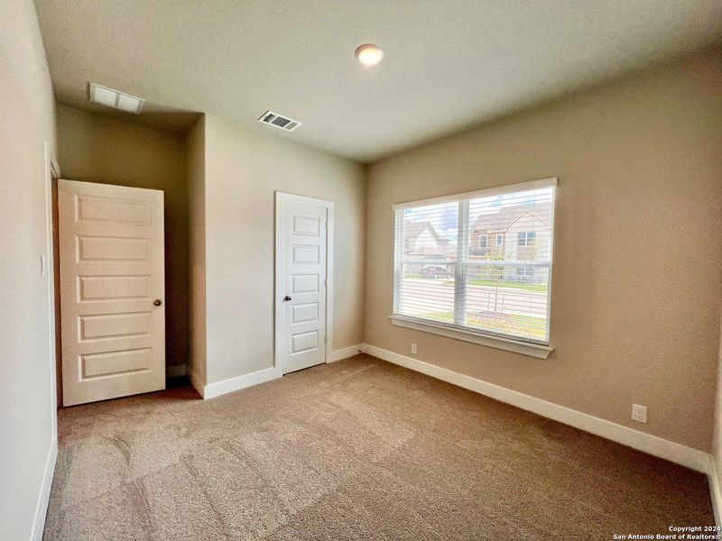 Spacious, unfurnished interior of a new home in Brookstone Creek, San Antonio (Image 33). Spacious, unfurnished interior of a new home in Brookstone Creek, San Antonio (Image 33).