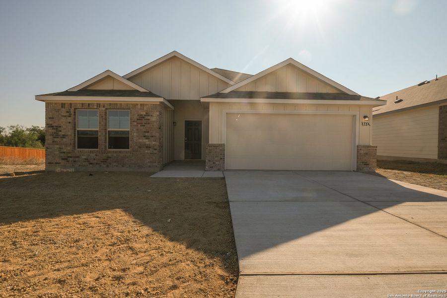 Image 30 of a home in Cinco Lakes. Image 30 of a home in Cinco Lakes.