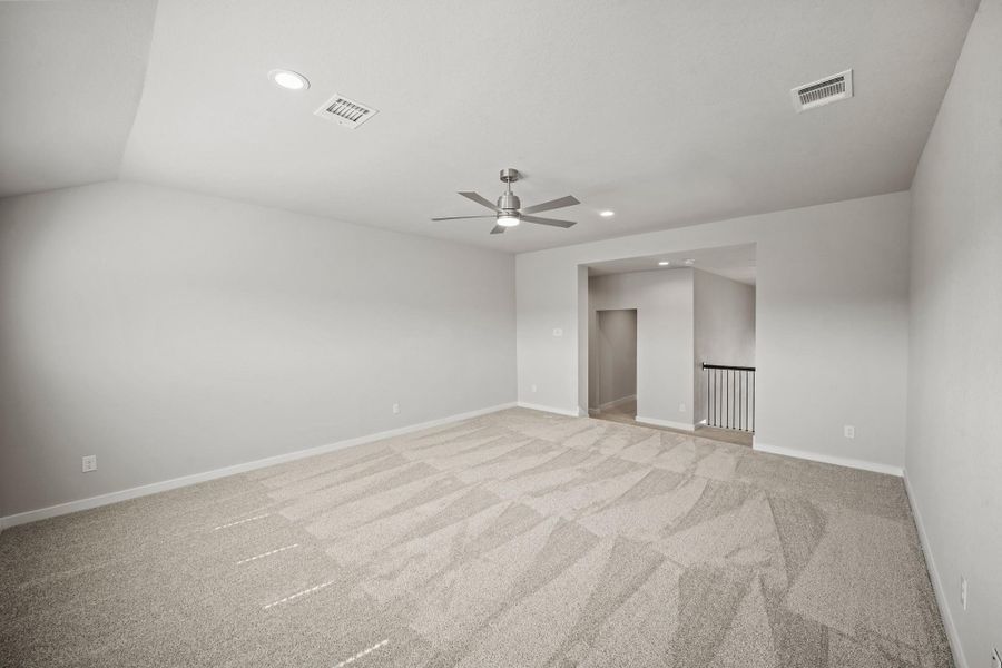 Spacious, unfurnished interior of a new home in Morton Creek Ranch, Katy (Image 10).