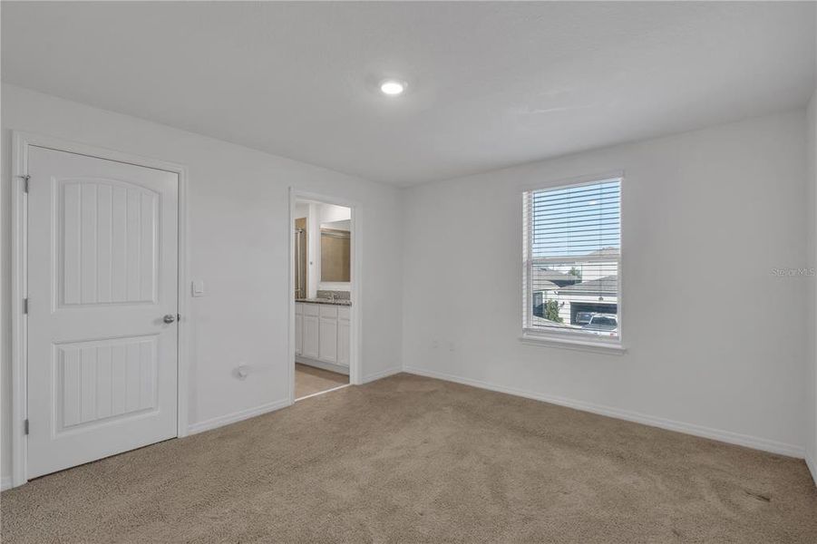 Spacious, unfurnished interior of a new home in , Winter Garden (Image 27).