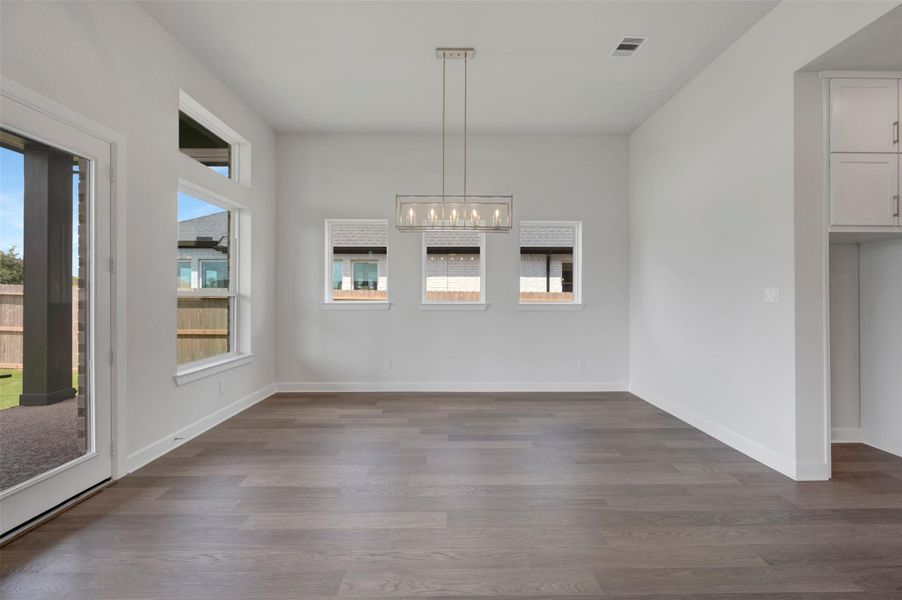 Spacious, unfurnished interior of a new home in Jordan Ranch - Premier Collection, Fulshear (Image 19).