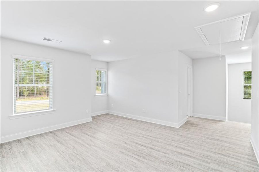 Spacious, unfurnished interior of a new home in Waters Edge, Mansfield (Image 11).