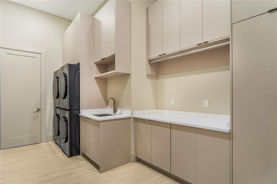 Furnished interior view inside a new home in , Windermere (Image 29).