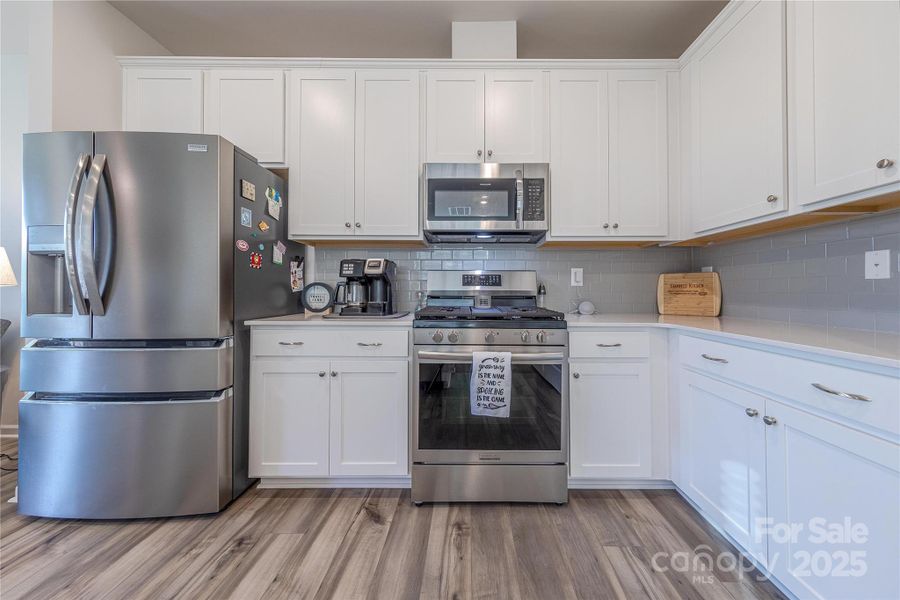Kitchen w/ Stainless Steel Appliances Kitchen w/ Stainless Steel Appliances