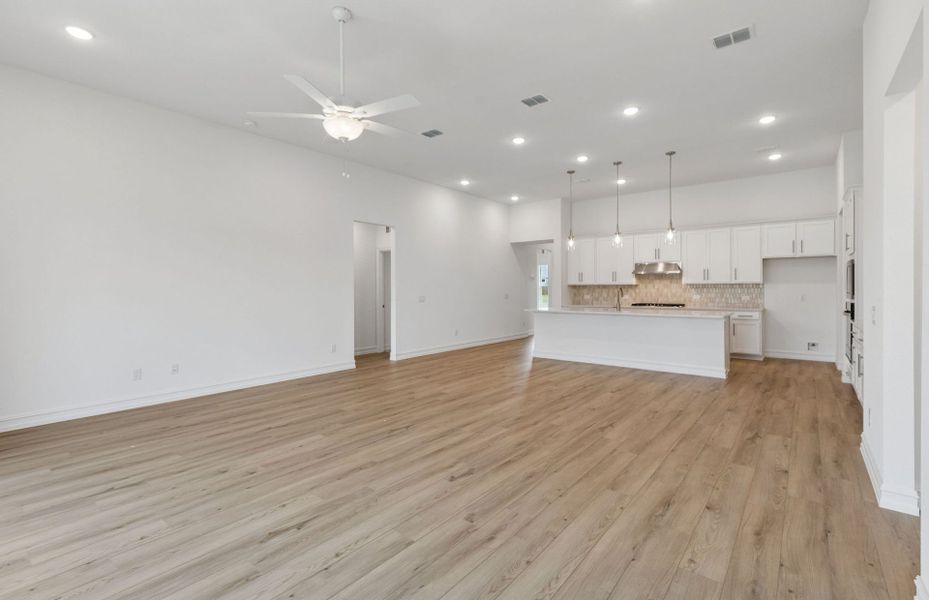 Spacious, unfurnished interior of a new home in Wellington, Fort Worth (Image 19).