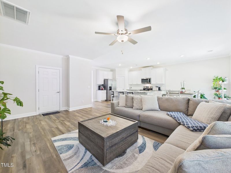 CAM01608G0-PR0104-STILL034