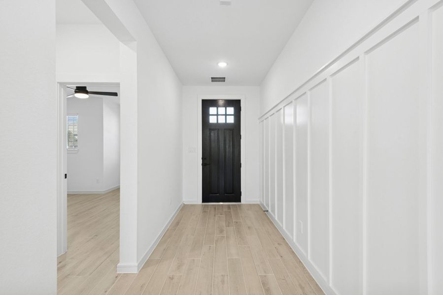 Inviting foyer (*Photo not of actual home and used for illustration purposes only.)