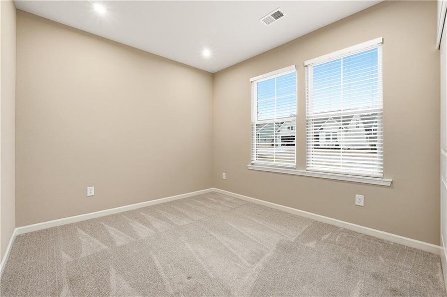 Spacious, unfurnished interior of a new home in Poplar Place, Dallas (Image 19).