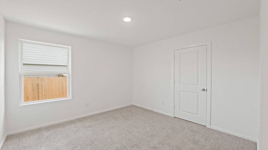 Representative unfurnished interior of a home built from the Barton by D.R. Horton in Lake Conroe Cove, Willis (Image 21).