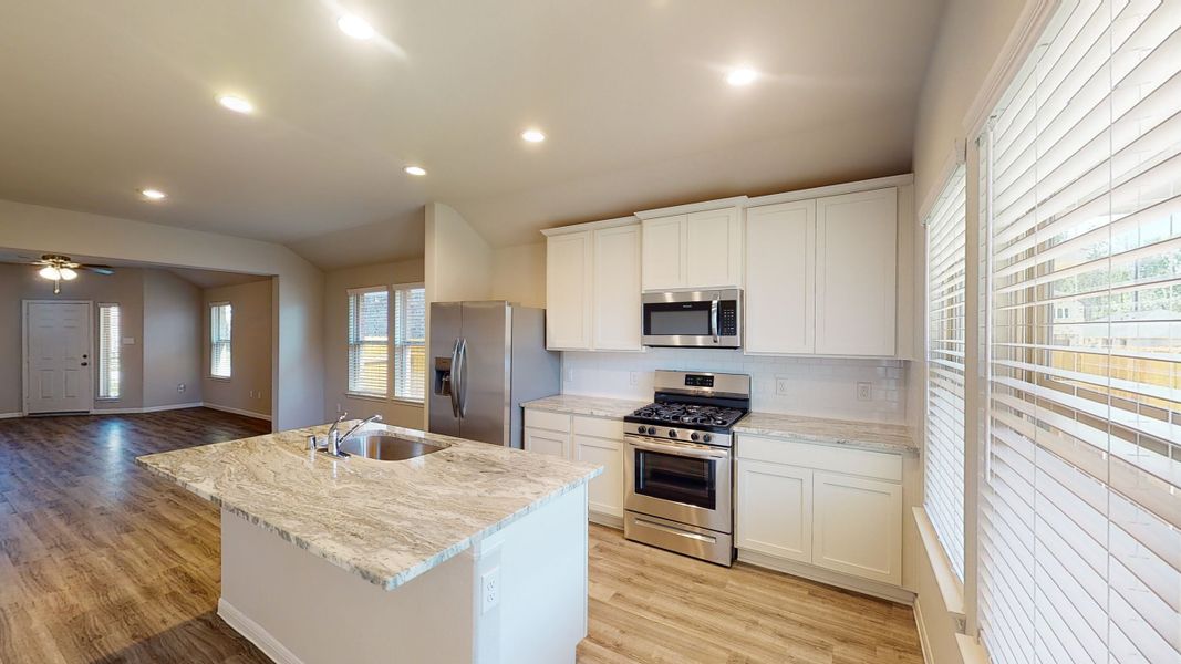 Representative furnished interior of a home built from the Floor Plan 1605 by Colina Homes in River Ranch, Dayton (Image 7).
