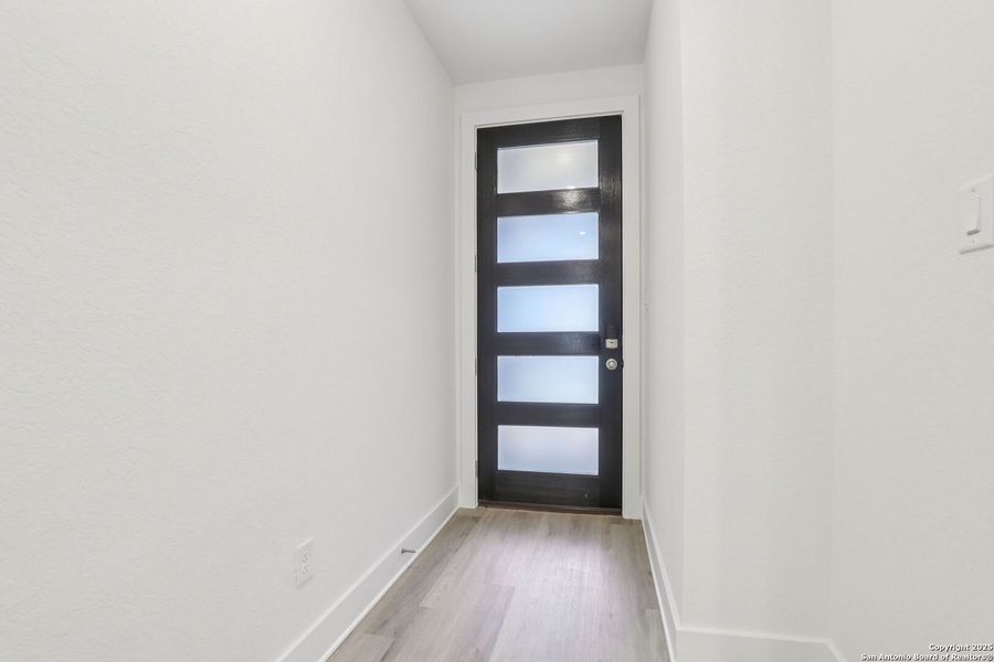 Spacious, unfurnished interior of a new home in Comanche Ridge, San Antonio (Image 25). Spacious, unfurnished interior of a new home in Comanche Ridge, San Antonio (Image 25).