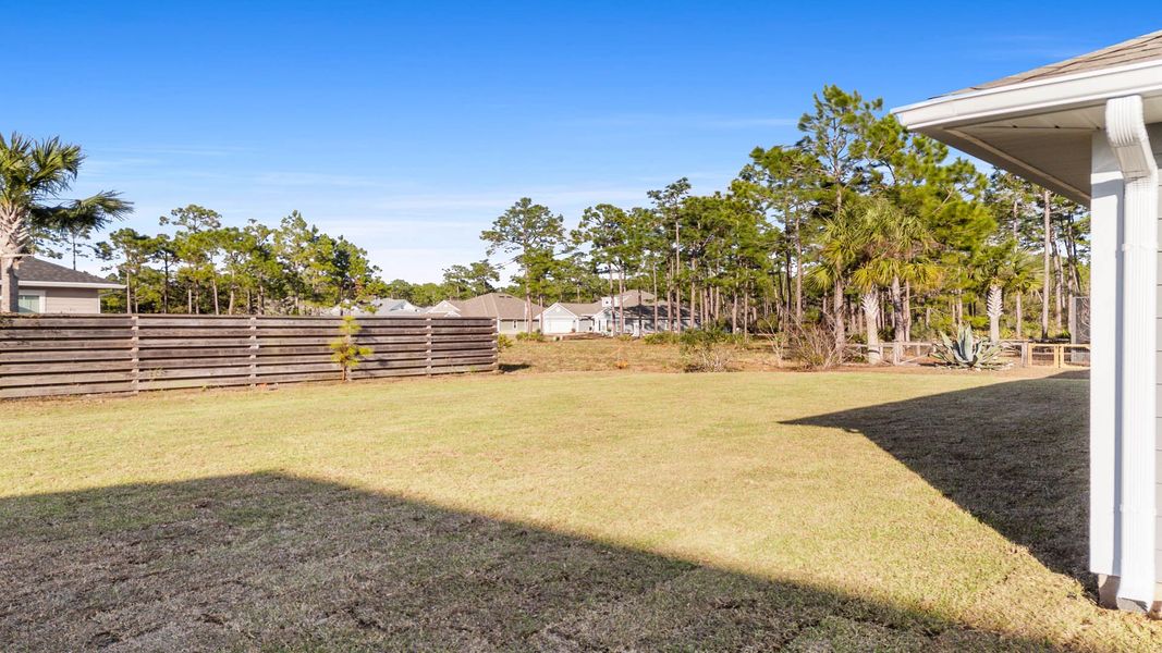 Representative exterior details of a home built from the The Destin by D.R. Horton in Pine Creek and Heron Walk, Port St. Joe (Image 8).