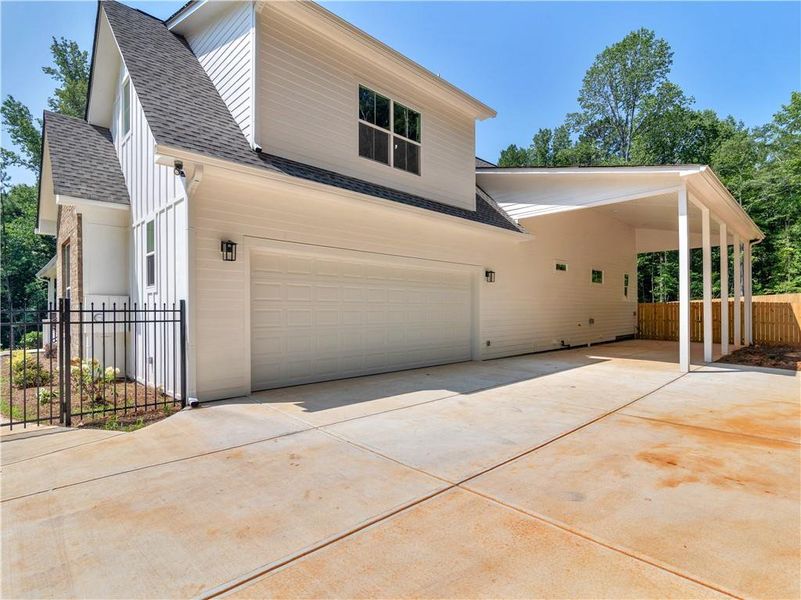 Exterior details and patio area of a home in , Griffin (Image 24).
