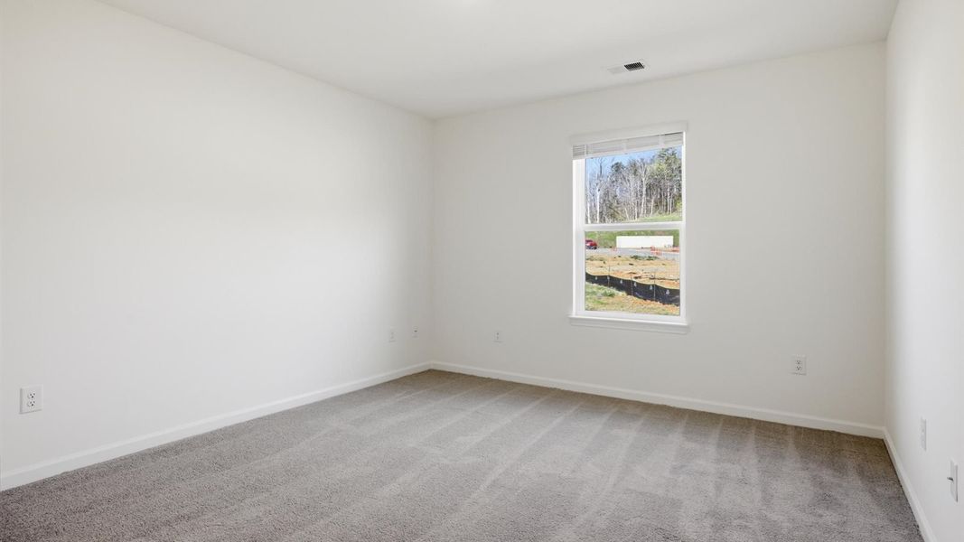 Spacious, unfurnished interior of a new home in Cherokee Crossing, Kodak (Image 12).