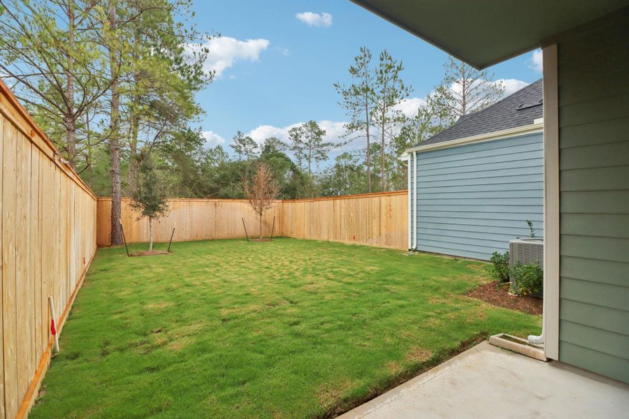 Exterior details and patio area of a home in Kresston 50's, Montgomery (Image 4).