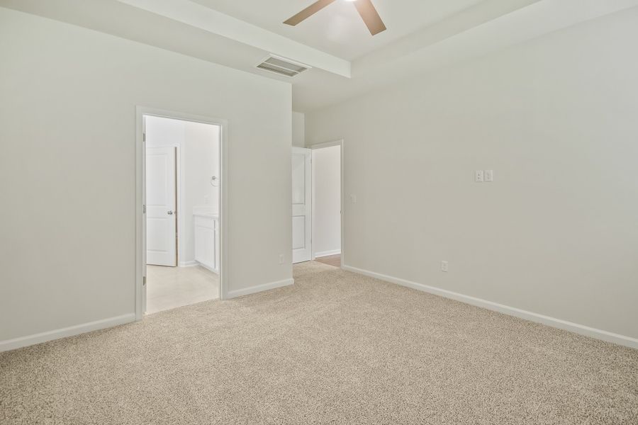 Spacious, unfurnished interior of a new home in Birdhaven, Lexington (Image 21).