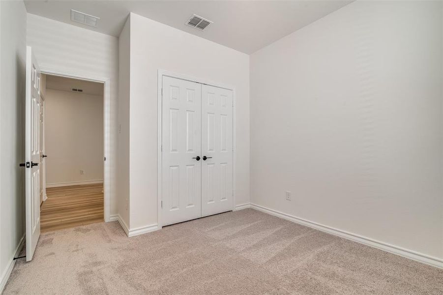 Spacious, unfurnished interior of a new home in Cottonwood Creek, Seagoville (Image 14). Spacious, unfurnished interior of a new home in Cottonwood Creek, Seagoville (Image 14).