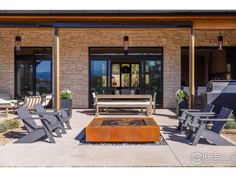 Outdoor firepit, dining and seating areas. Outdoor firepit, dining and seating areas.