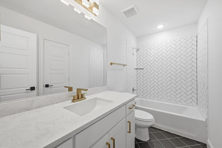 Furnished interior view inside a new home in , Prosper (Image 15).