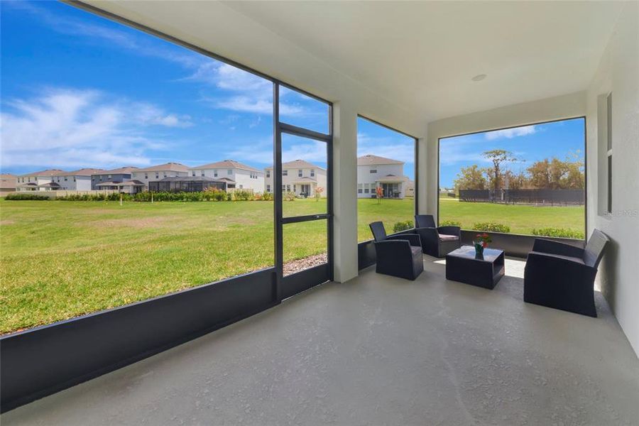 Exterior details and patio area of a home in Coddington, Bradenton (Image 25).
