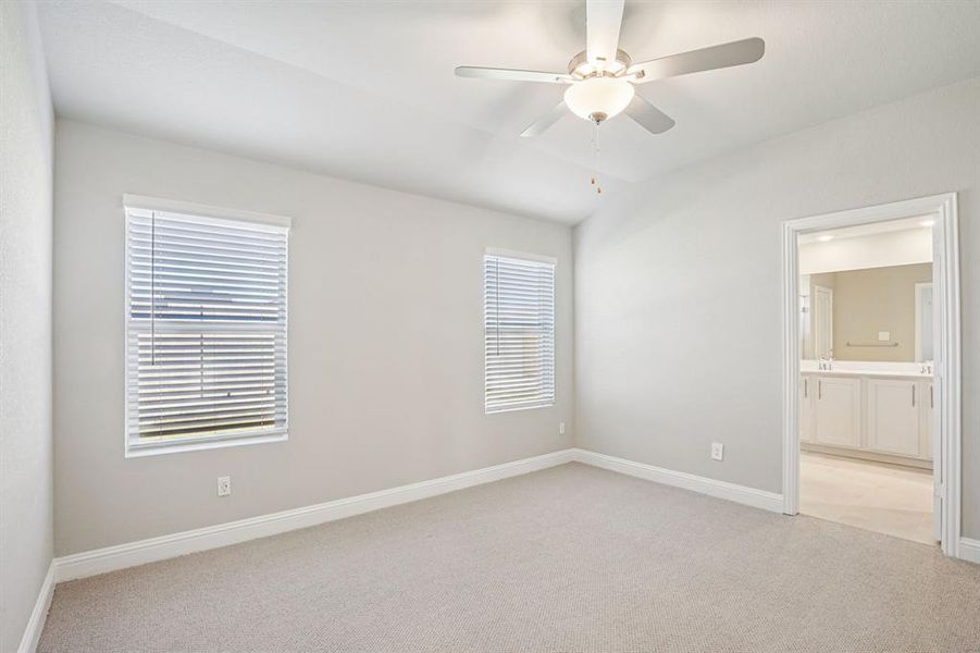 Spacious, unfurnished interior of a new home in Stonehaven, Seagoville (Image 25).