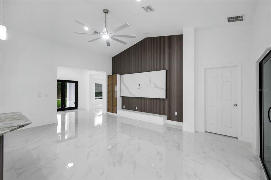 Spacious, unfurnished interior of a new home in , Lehigh Acres (Image 13).