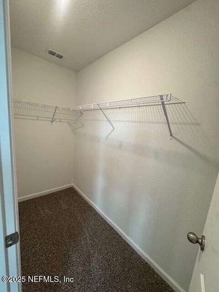 Spacious, unfurnished interior of a new home in The Landing, Middleburg (Image 22).