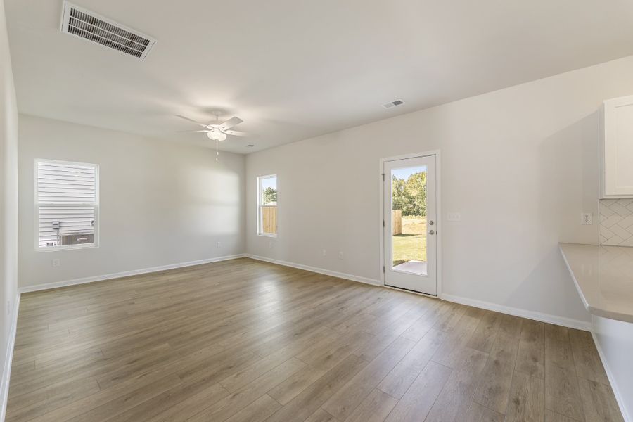 Spacious, unfurnished interior of a new home in Richmond Hill, Inman (Image 13).
