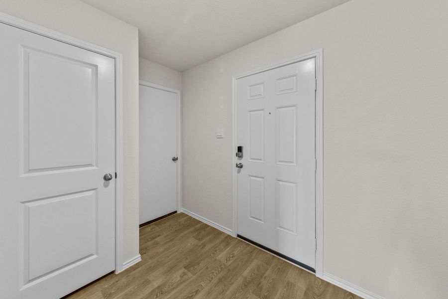 Spacious, unfurnished interior of a new home in Sunset Oaks, Maxwell (Image 16).