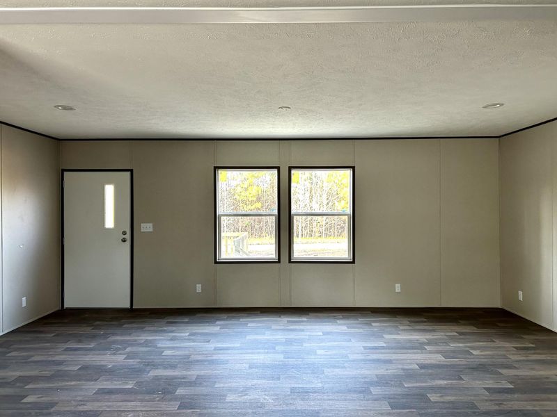 Spacious, unfurnished interior of a new home in , Holly Hill (Image 6).