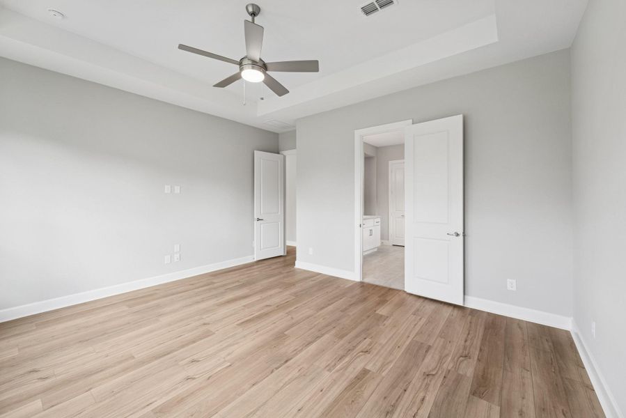 Spacious, unfurnished interior of a new home in The Meadows at Imperial Oaks, Conroe (Image 24).