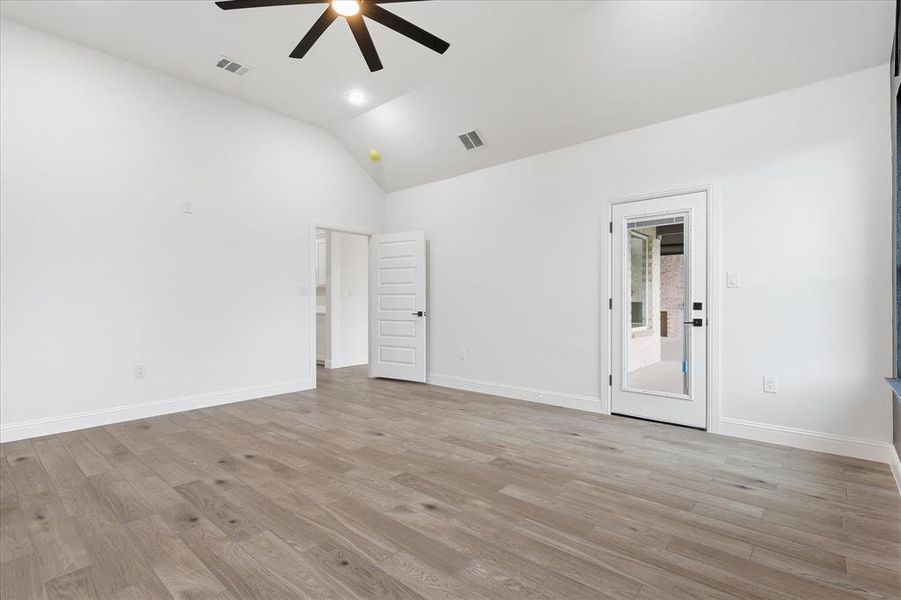 Spacious, unfurnished interior of a new home in , Sanger (Image 14).