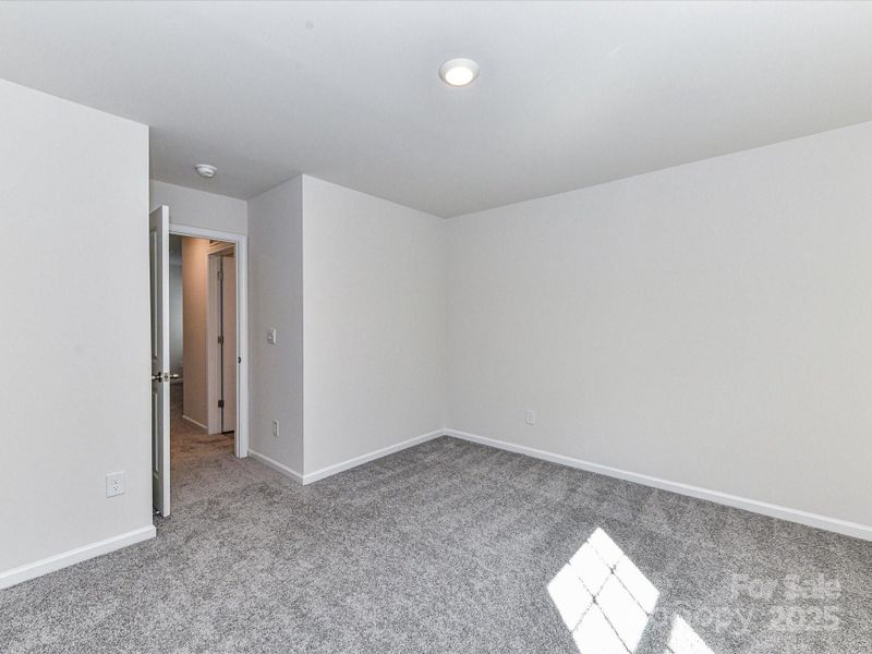 Spacious, unfurnished interior of a new home in Abrial Ridge, York (Image 23).