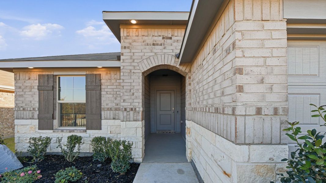 Representative exterior details of a home built from the Baxter by D.R. Horton in Hickory Grove, Krum (Image 3).