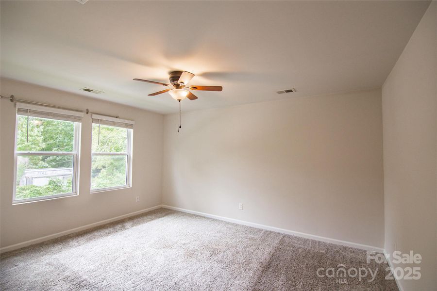Spacious, unfurnished interior of a new home in Belterra, Charlotte (Image 9).
