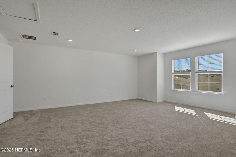 Spacious, unfurnished interior of a new home in , Green Cove Springs (Image 31).