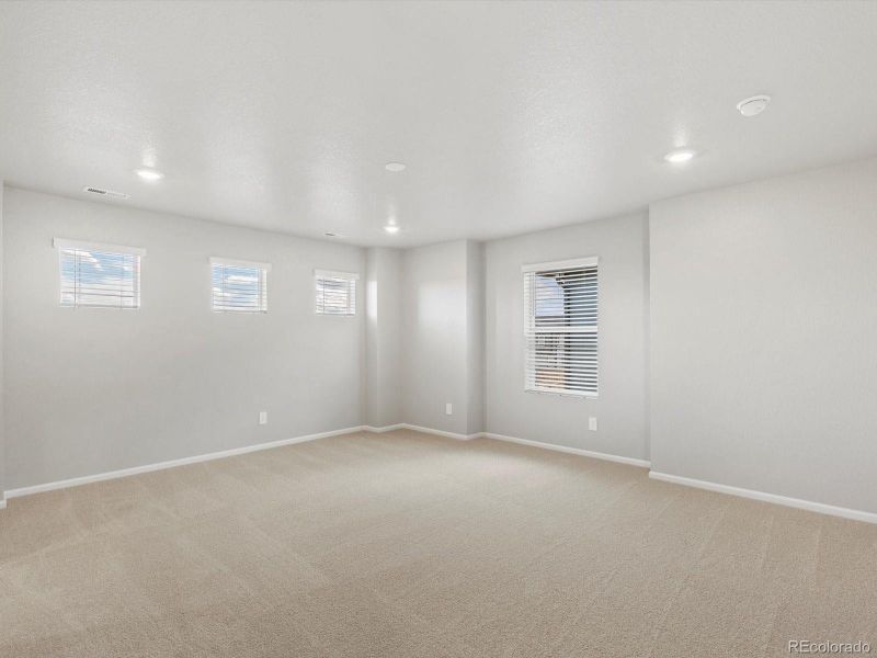 Spacious, unfurnished interior of a new home in Ridgeline Vista: The Flora Collection, Brighton (Image 15). Spacious, unfurnished interior of a new home in Ridgeline Vista: The Flora Collection, Brighton (Image 15).