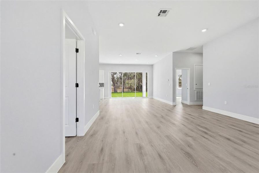 Spacious, unfurnished interior of a new home in , Ocala (Image 21).