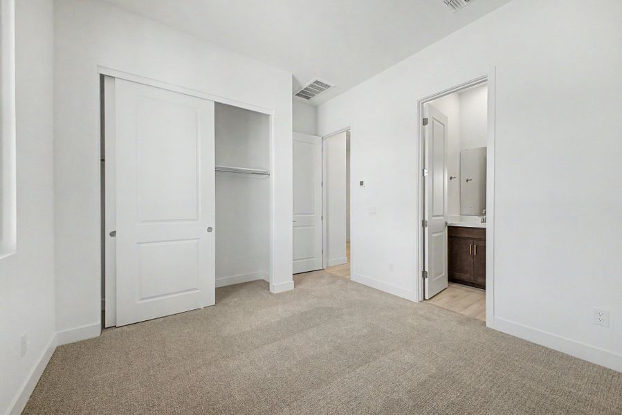Spacious, unfurnished interior of a new home in Frontera, Surprise (Image 12).