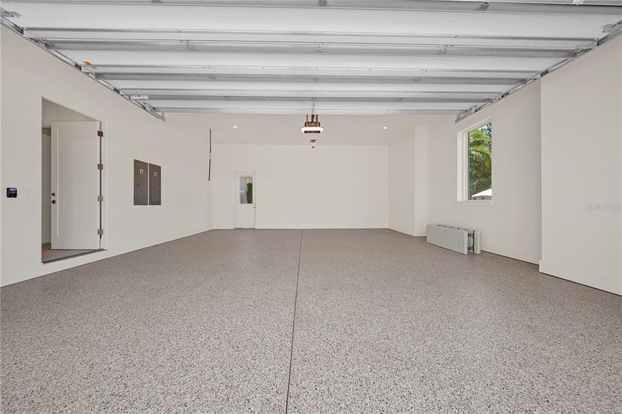 Spacious, unfurnished interior of a new home in , Orlando (Image 24).