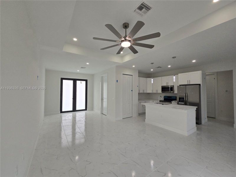 Spacious, unfurnished interior of a new home in , Lehigh Acres (Image 11).
