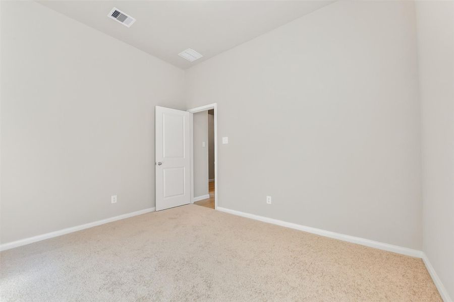 Spacious, unfurnished interior of a new home in King Oaks Village, Baytown (Image 26).