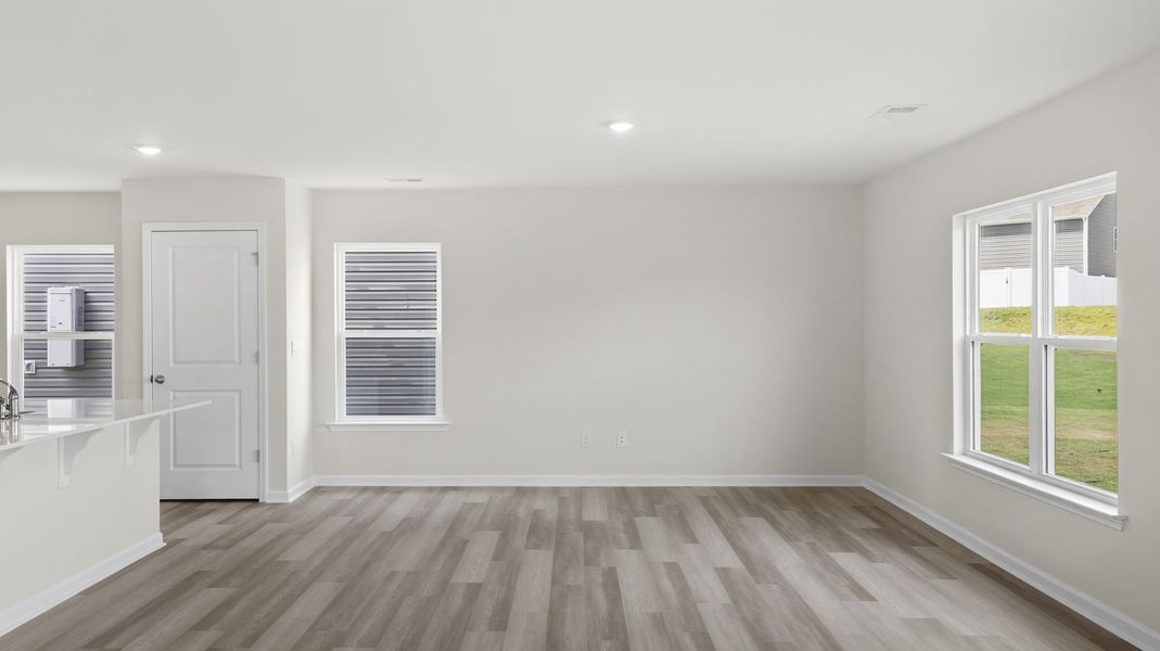 Spacious, unfurnished interior of a new home in Trailside Run, Spartanburg (Image 18).